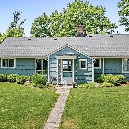 Fletcher Cottage Near Grand Haven